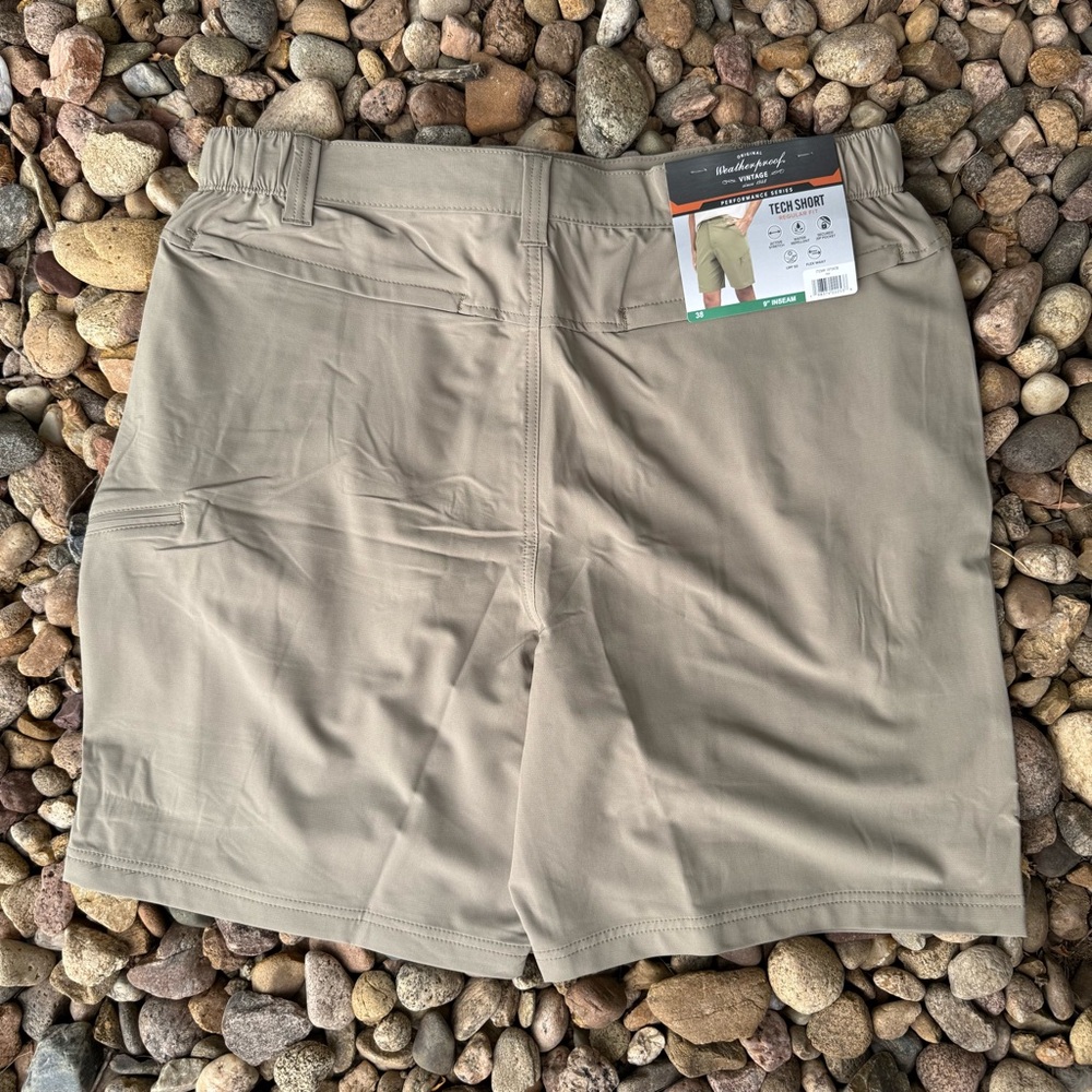 Weatherproof Vintage Tech Short in Khaki
